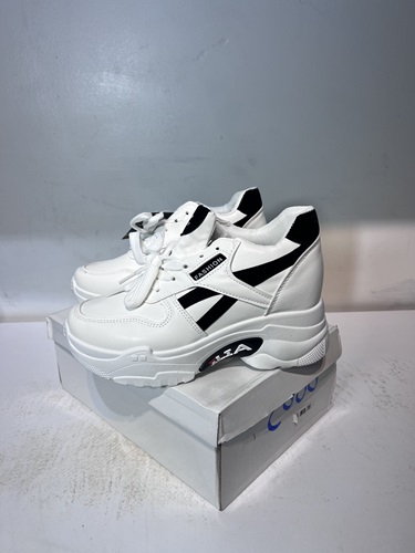 Ladies Fashion (ILIA)Sneakers