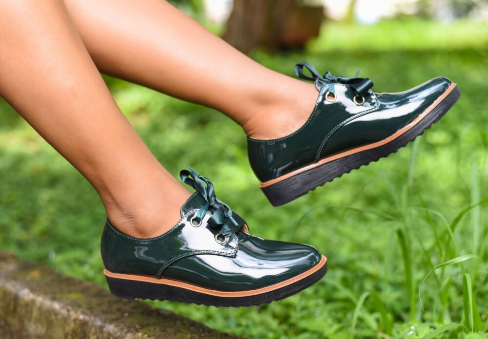 WETLOOK ROUNDTOE BROGUES - Image 5